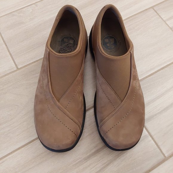 Merrill Performance Tan Slip On Clog Flats. Size 9 - Picture 2 of 7